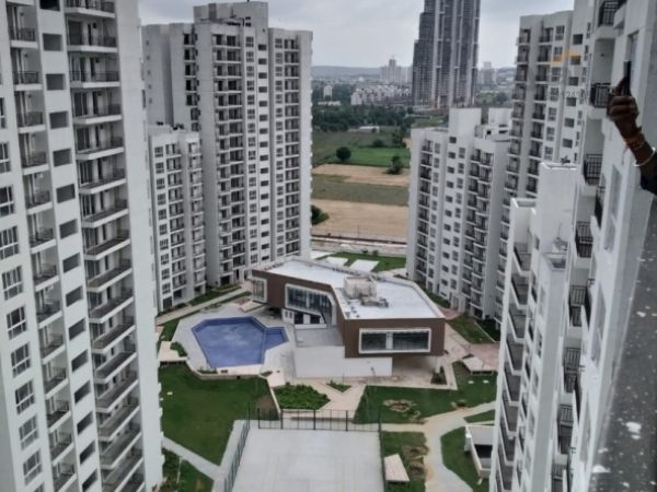  Umang Winter Hills : In Sector 77 Dwarka Expressway